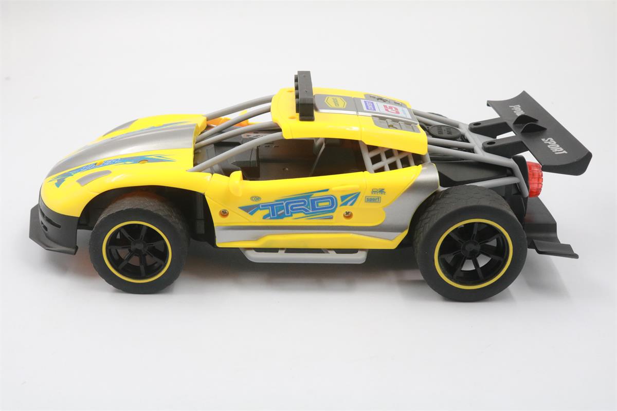 Tutmonda Drone Funhood 2WD RC Vetkuro Drivanta Aŭto Ŝpruciga Nebulo kun Lumo (3)